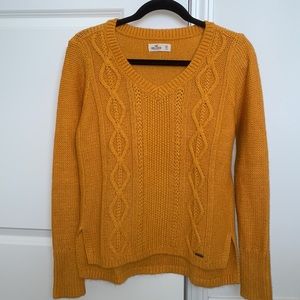 Sold ❣️ Hollister Cable Knit Sweater